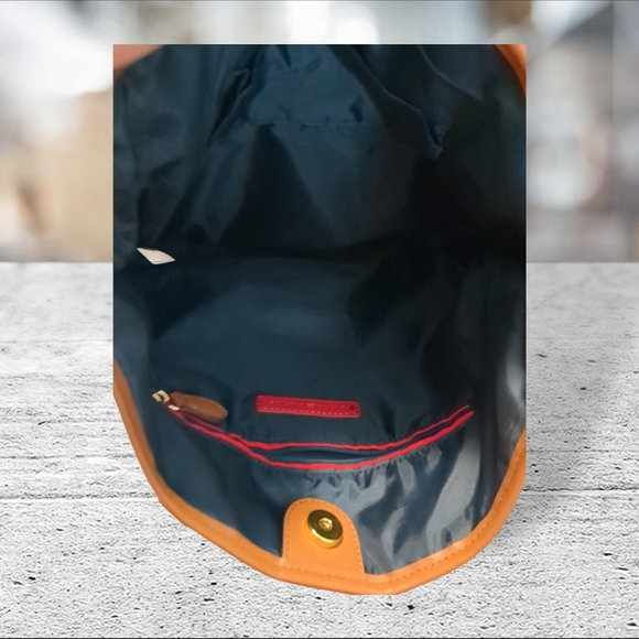 Tommy Hilfiger tote/purse/bag. - Picture 8 of 14